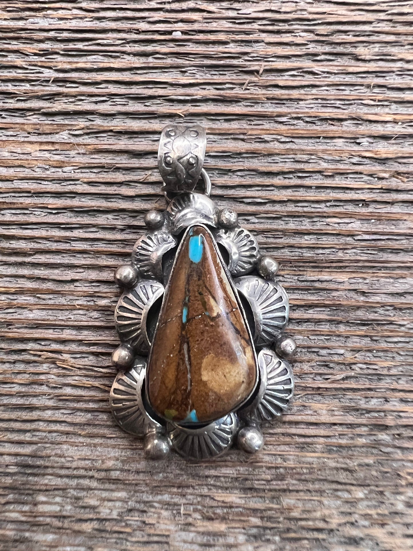 Boulder Ribbon Pendant