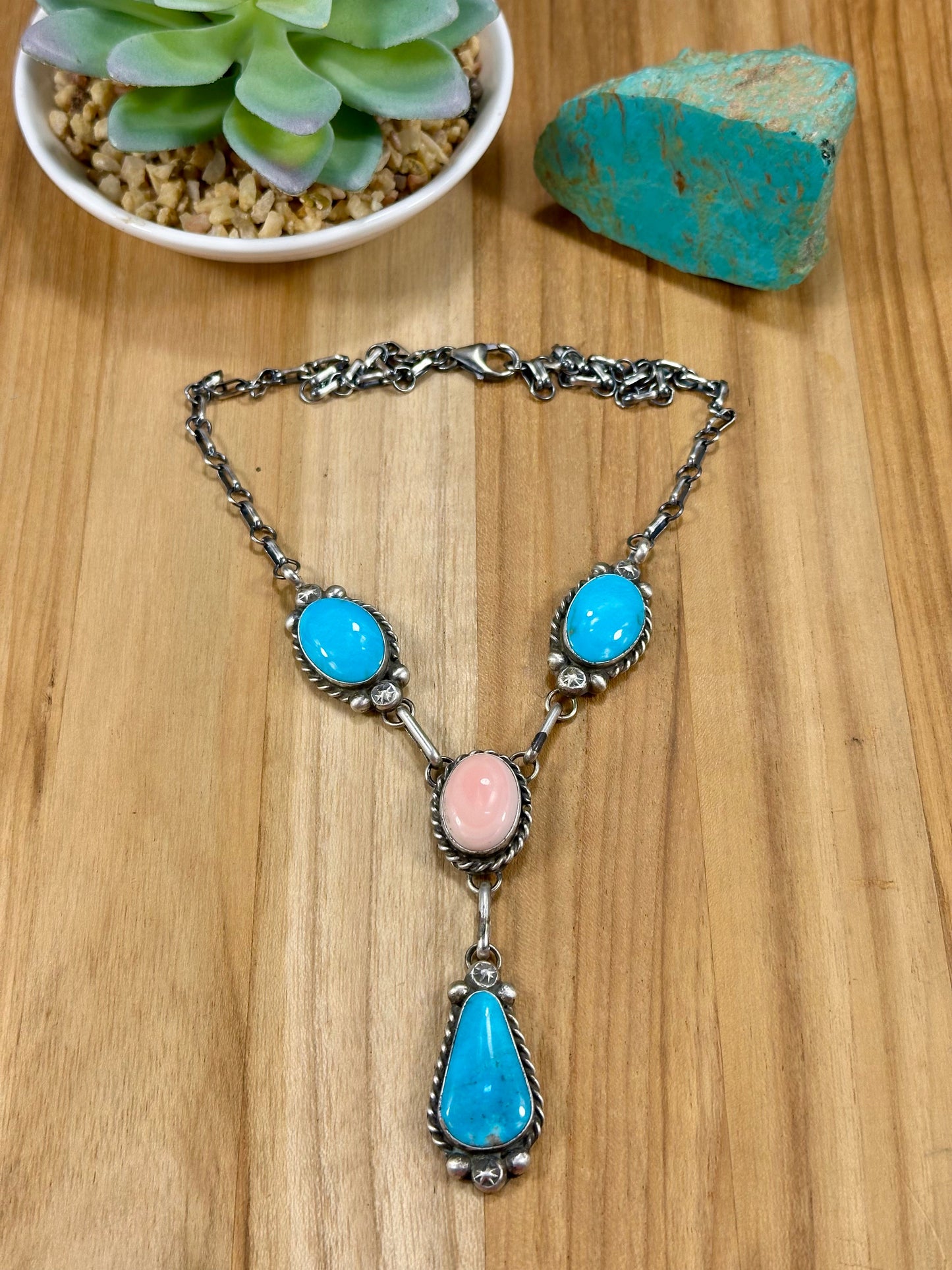 Kingman Turquoise & Pink Conch Lariat Set