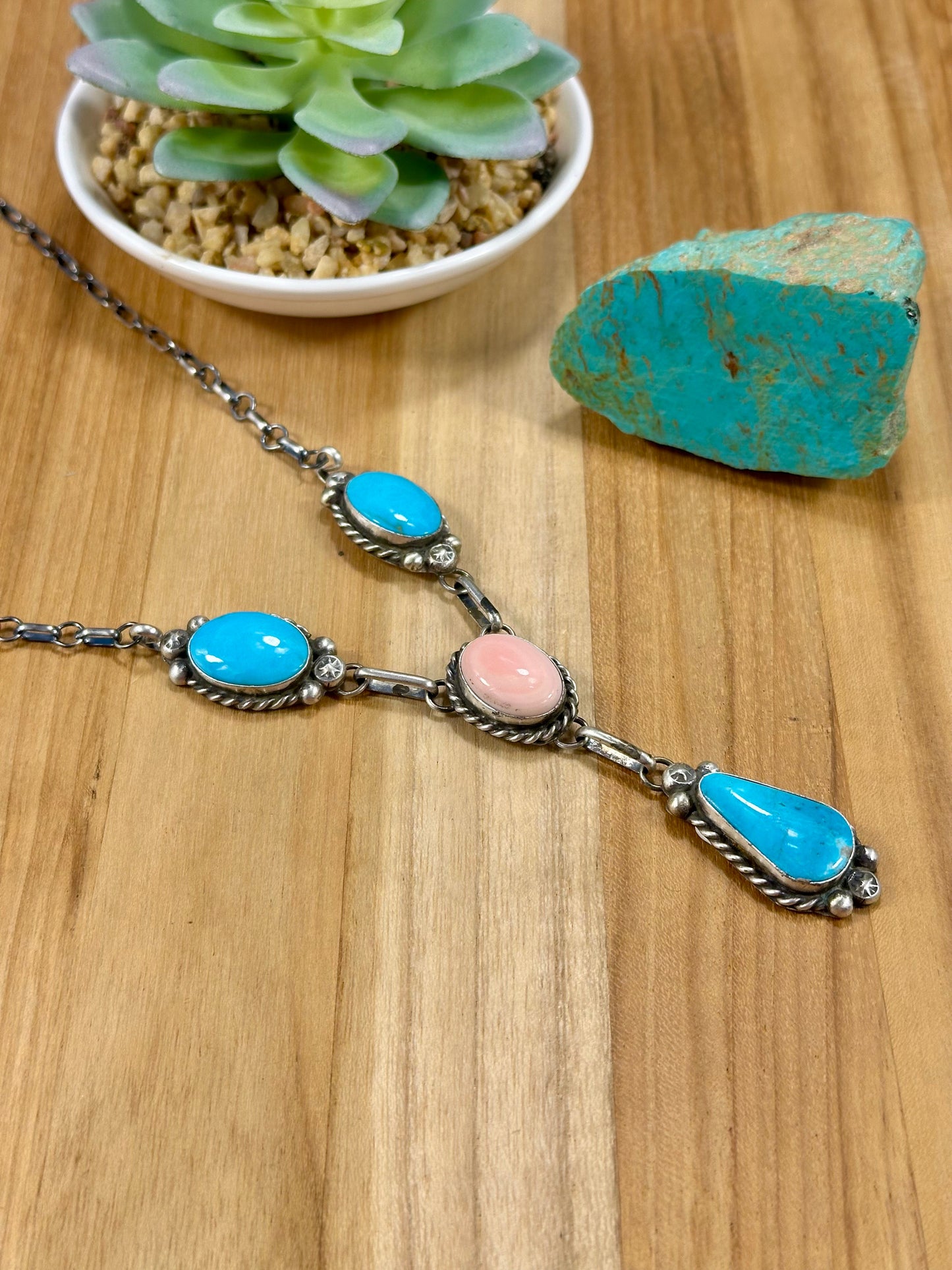 Kingman Turquoise & Pink Conch Lariat Set