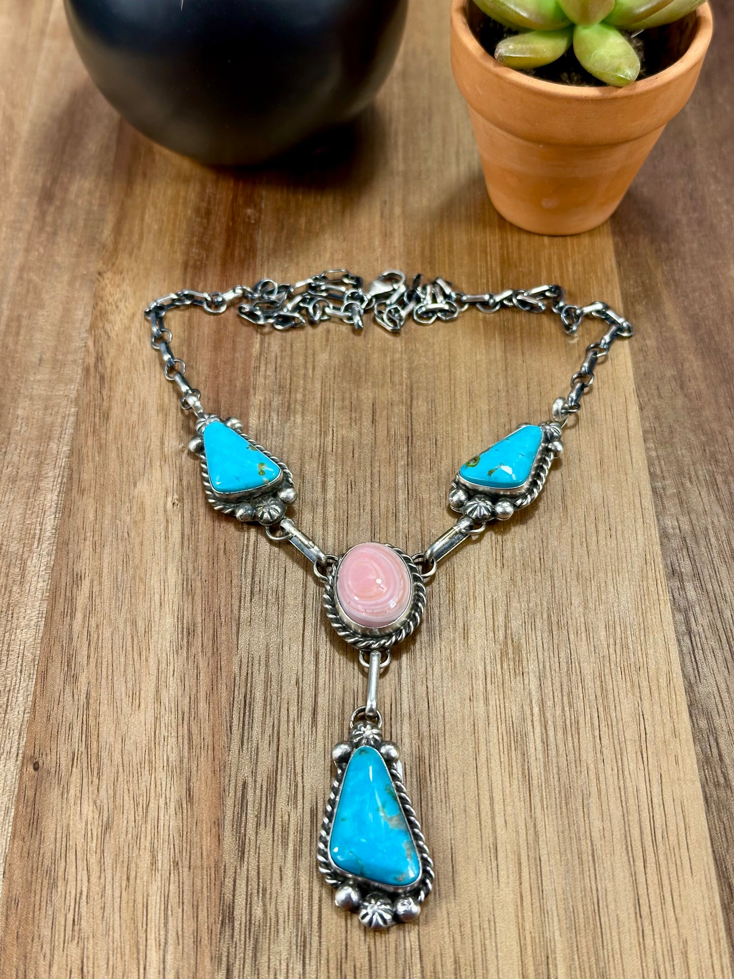 Kingman Turquoise & Pink Conch Lariat & Earrings Set
