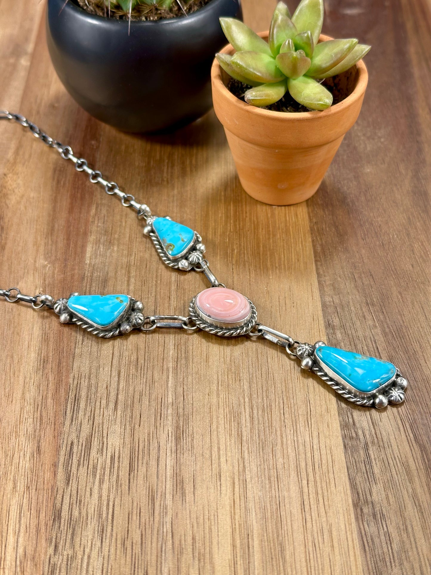 Kingman Turquoise & Pink Conch Lariat & Earrings Set