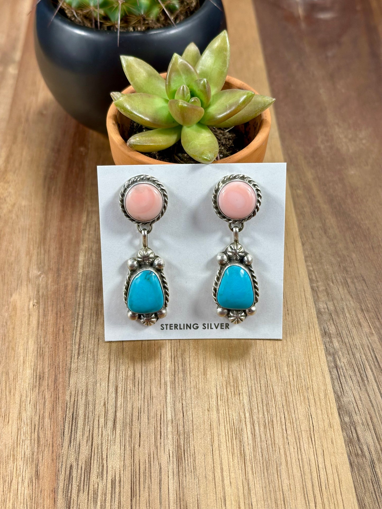 Kingman Turquoise & Pink Conch Lariat & Earrings Set