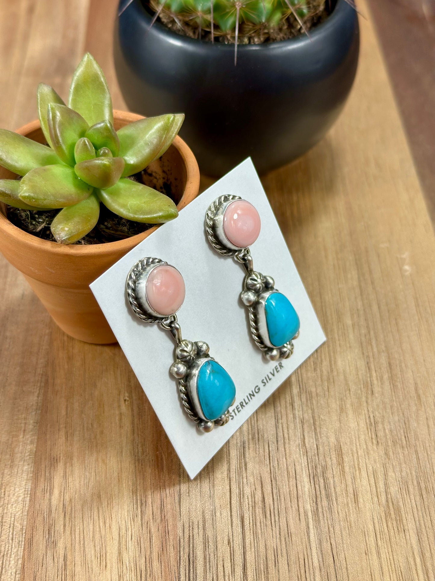 Kingman Turquoise & Pink Conch Lariat & Earrings Set